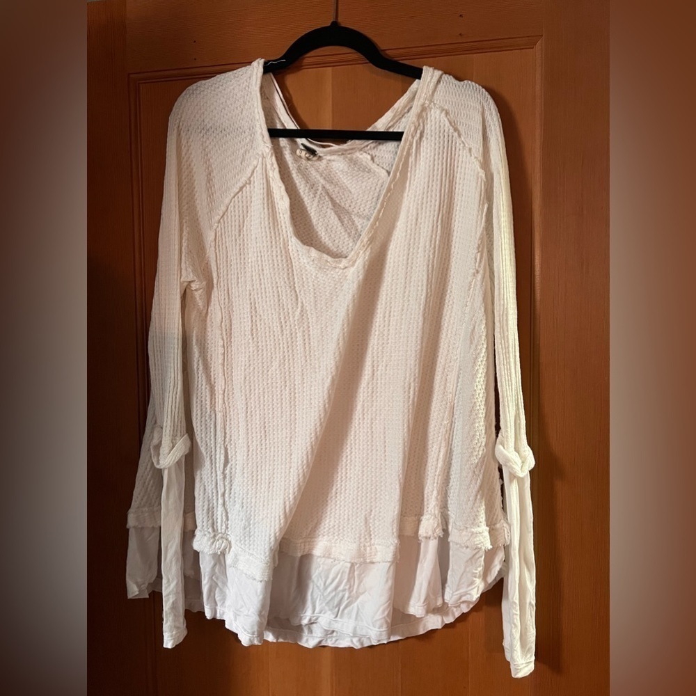 We the Free Free People white trapeze top oversized Henley size small small hole